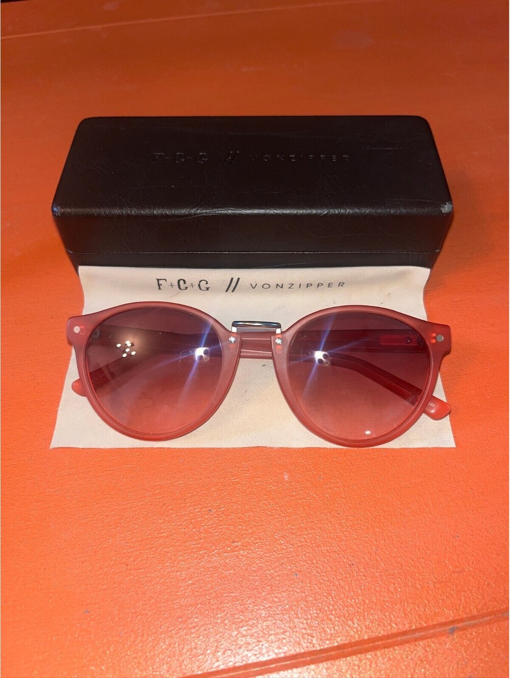 Von Zipper Women's Pink round sunglasses with case